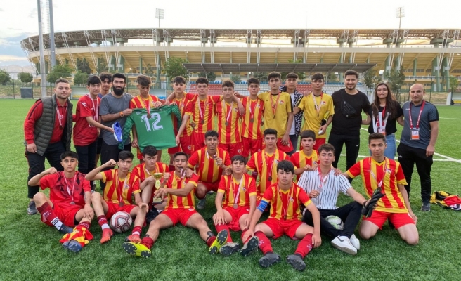 Şampiyon kupasına kavuştu