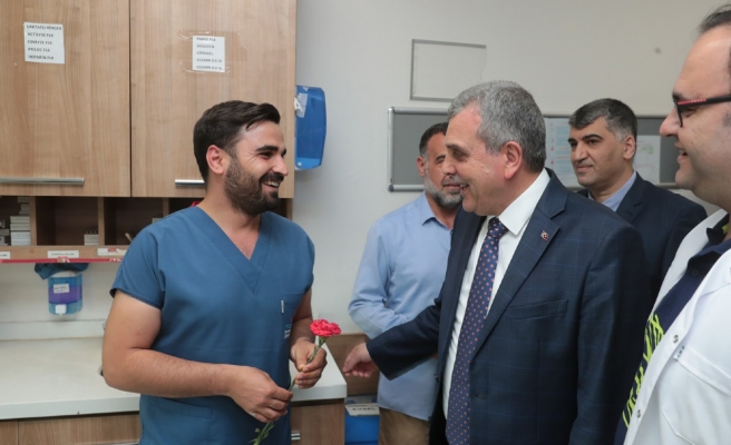 Beyazgül hastanede görevli hemşirelerin haftasını kutladı