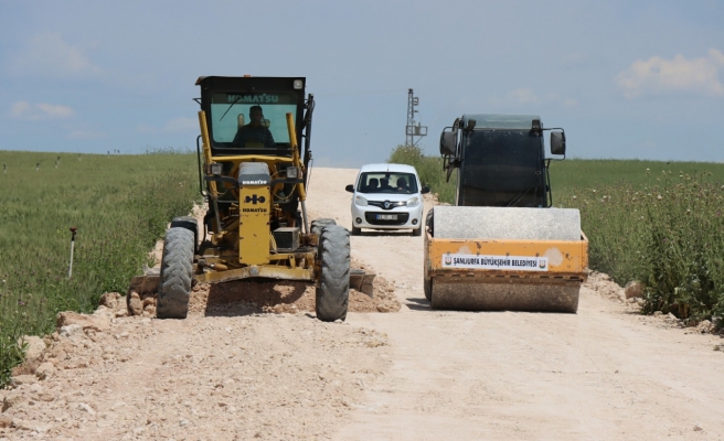 Birçok mahalleyi birbirine bağlayan yolda çalışma