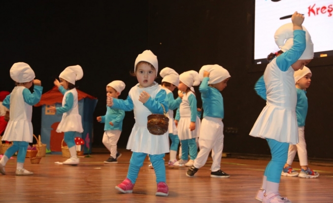 Miniklerin gösterisi izleyenlerden tam not aldı