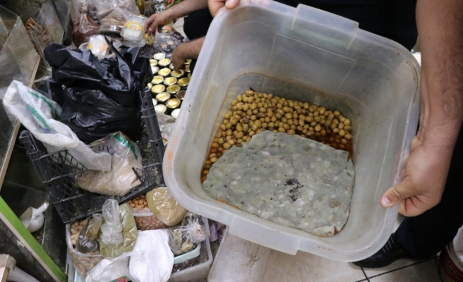 Haliliye’de imha edildi! 4 bin ürün ve yarım ton yiyecek