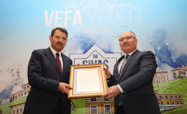 Belediye başkanı veda yemeği düzenledi