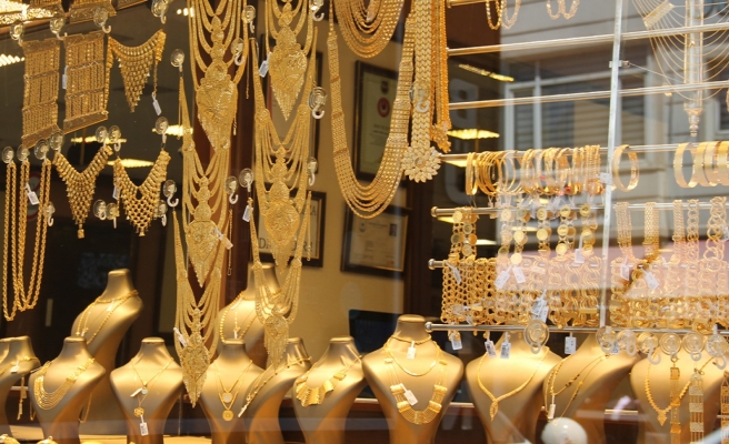 Kuyumcularda düğün sezonu hareketliliği