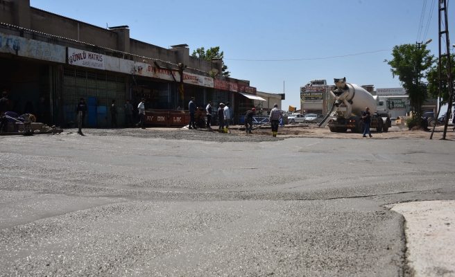 Siverek’te oto sanayi sitesinin yolları yenileniyor