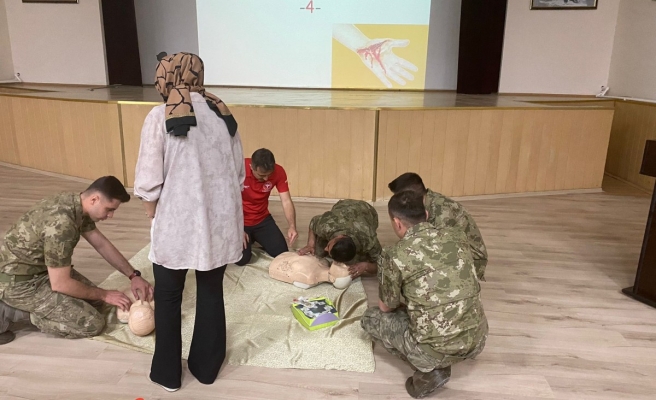 Askerlere ilk yardım eğitimi