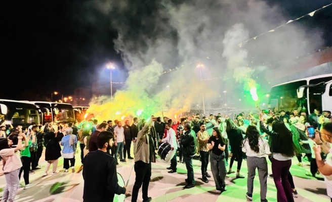 Cumhurbaşkanı Erdoğan gençlerle buluşuyor! Urfalı gençler şölen için otobüslerle Adana’ya gitti