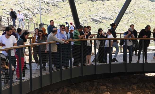 Vali Ayhan Göbeklitepe’yi gezip yetkililerden bilgi aldı