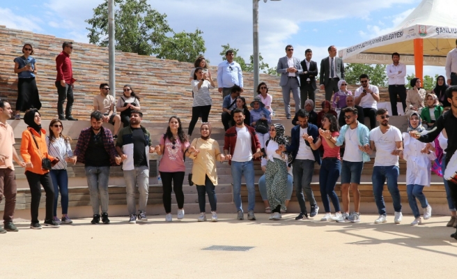 ‘Tarihin Sıfır Noktası’ Göbeklitepe’de halay çektiler