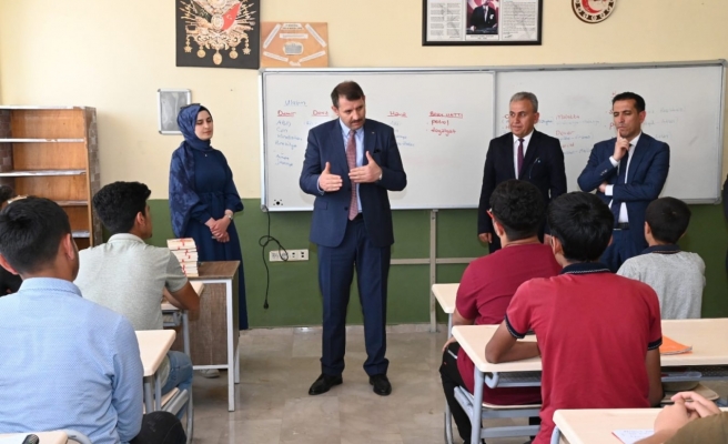 Vali Ayhan: Genç potansiyeli akademik anlamda destekleyeceğiz