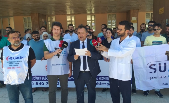 Urfa’da sağlıkçılar hakları için iş bıraktı