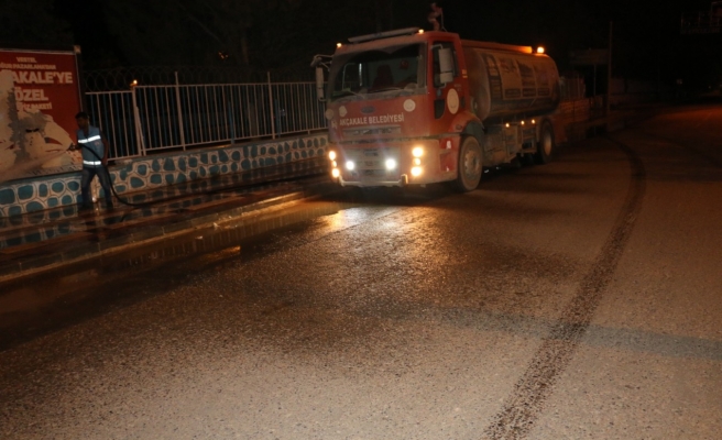 Akçakale’de cadde ve sokaklar yıkandı