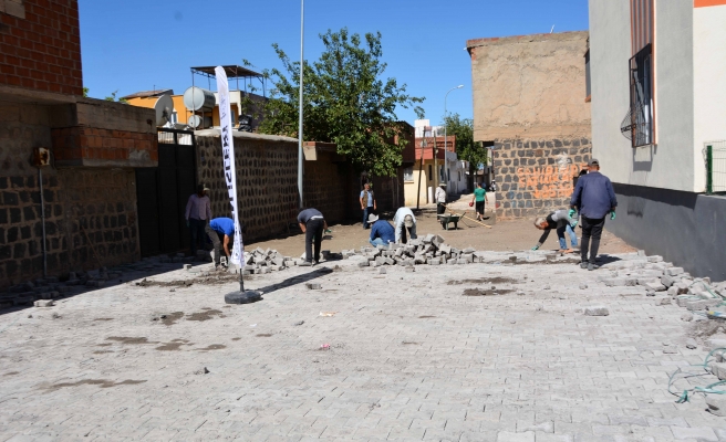 Siverek’te deforme olan sokaklar kilitli parke taşı ile döşendi