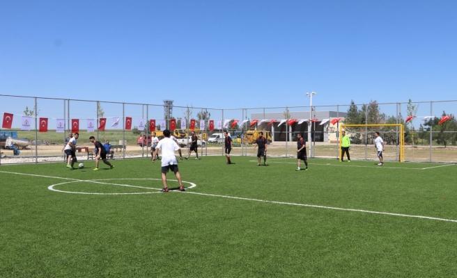 GAP Havaalanı personeli için sentetik çim saha