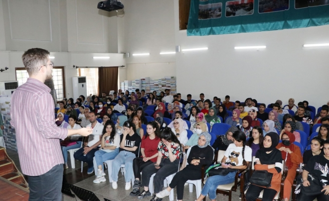 Sınav öncesi öğrencilere destek semineri