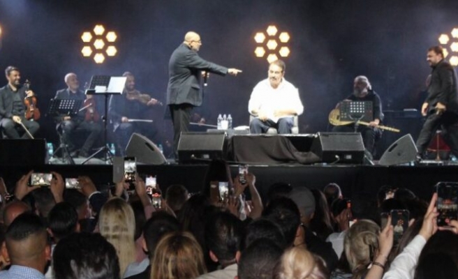 İmparator Almanya'da hayranlarını mest etti