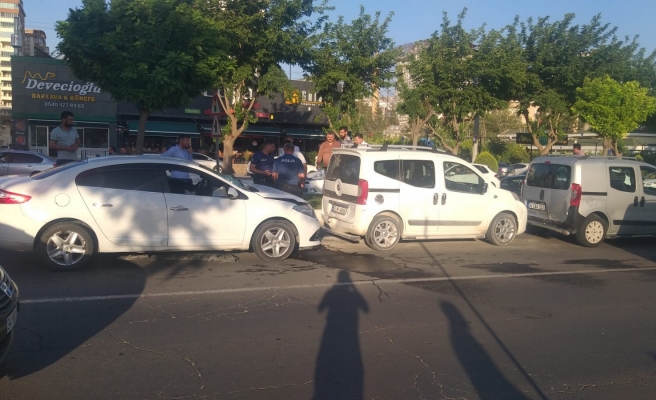 Akşam saatlerinde zincirleme kaza