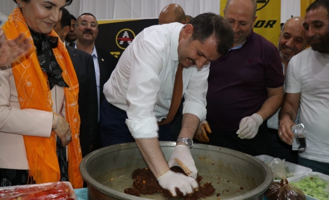 Vali Ayhan çiğ köfte yoğurdu