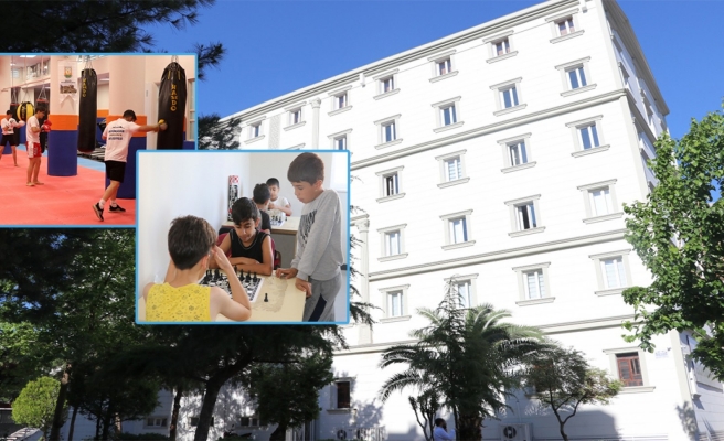 Gençlerin uğrak yeri haline geldi