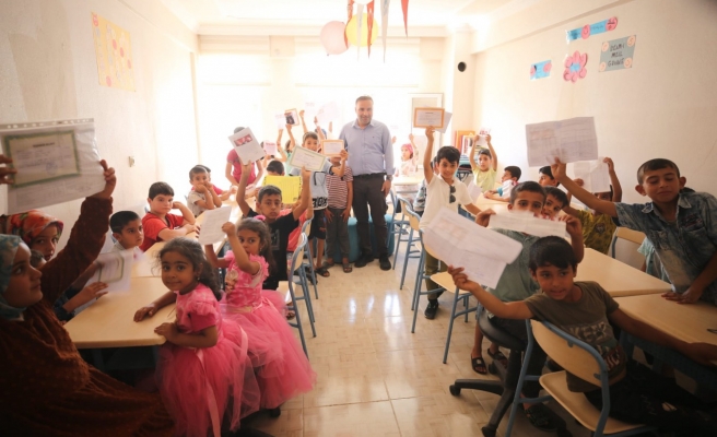 Eyyübiye’de çocuklara karne hediyesi