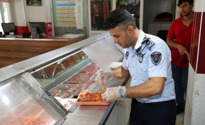 Karaköprü’de zabıta ekiplerinden gıda ürünleri denetimi