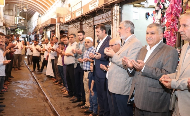 Vali Ayhan esnaf duasına katıldı