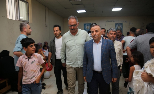 Programda kötü kaza! Urfa'da belediye başkanının ayağı kırıldı