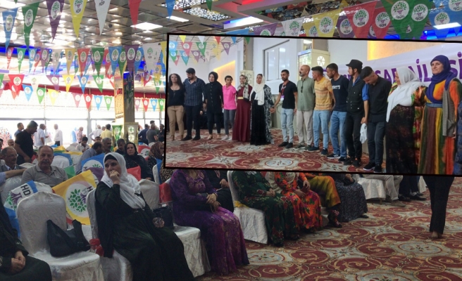 HDP'liler Buldan’ın gelişini saatlerce halay çekerek bekledi