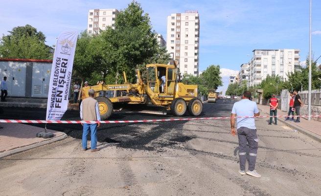 Siverek’te sıcak asfalt çalışmalarına başlandı