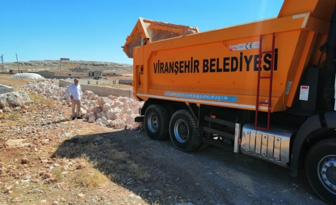 Viranşehir’de kırsal mahallede yol çalışması başladı