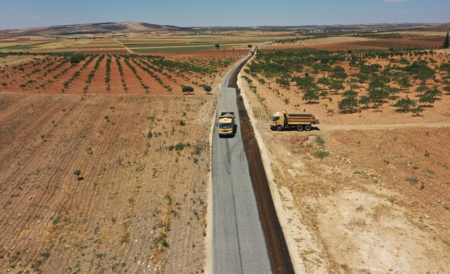 Şanlıurfa Büyükşehir Belediyesi’nden Suruç’ta sathi asfalt çalışması