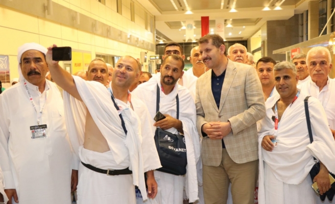Urfa’dan ilk hac kafilesini Vali Ayhan uğurladı
