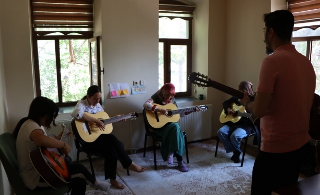 Gençler kültürel faaliyetlere ilgi gösteriyor