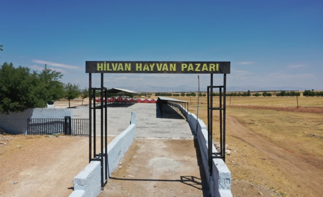 Hilvan hayvan pazarı Kurban Bayramı’na hazır