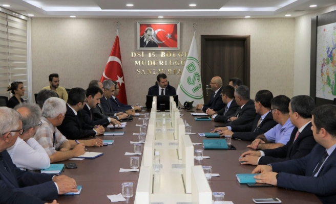 Vali Ayhan, vatandaşları kanallarda yüzülmemesi konusunda uyardı