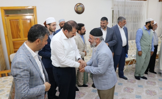 Vali Ayhan bu kez alimlerle görüştü