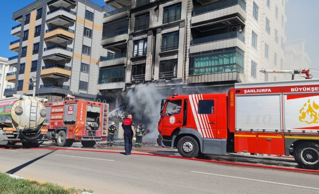 Karaköprü'de inşaat malzemeleri satan iş yerinde yangın - EK
