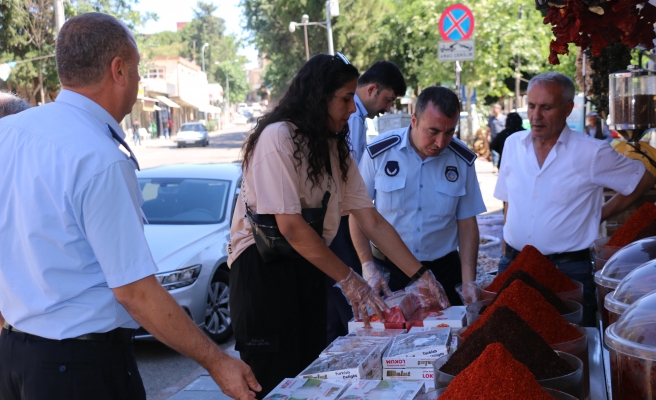 Siverek’te zabıta bayram öncesi market ve bakkallarda denetim yaptı