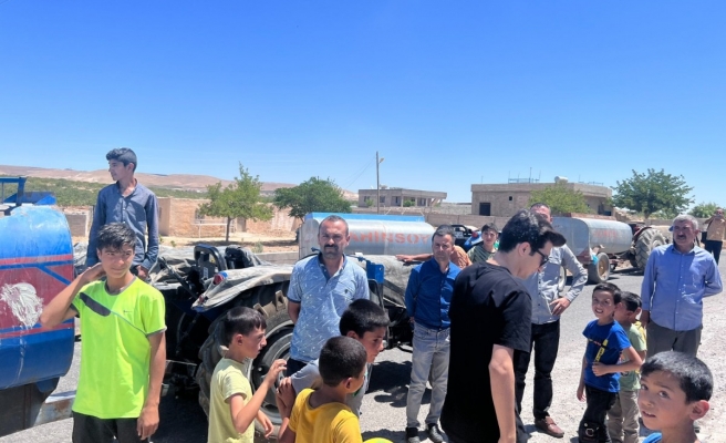 Birecik’te köylüler, yolu trafiğe kapatıp eylem yaptılar!