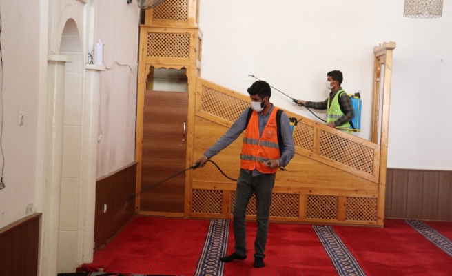 Akçakale’de camilerde bayram temizliği