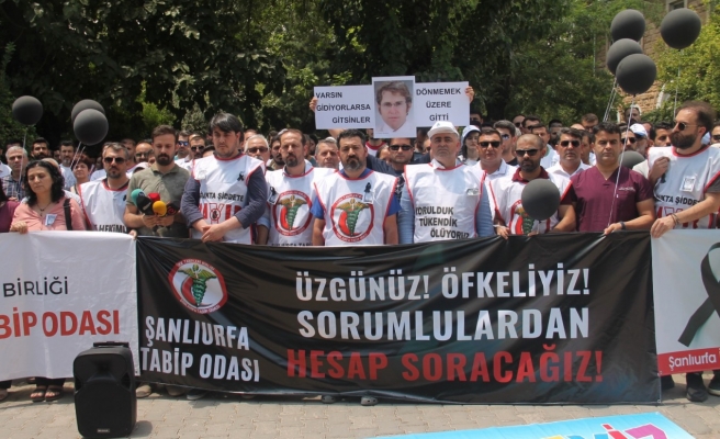 Sağlıkçılar katledilen meslektaşları için iş bıraktı!