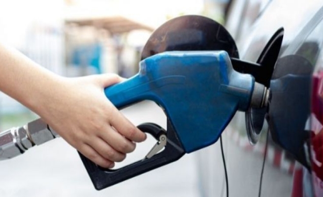 Akaryakıt fiyatlarında indirim kısa sürdü