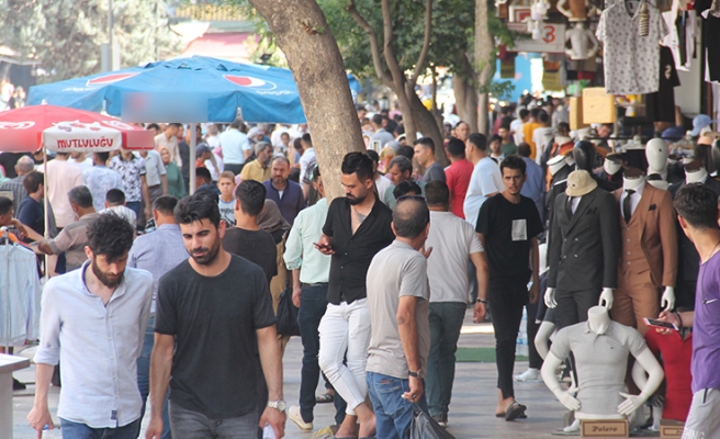 Şanlıurfa’da çarşıda arefe hareketliliği