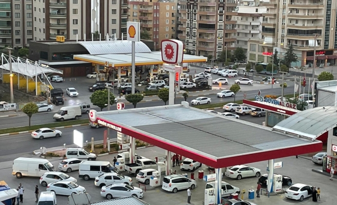 Urfa'da akaryakıt istasyonlarında bayram yoğunluğu