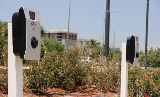 Büyükşehir’den 5 farklı noktaya elektrikli araç şarj istasyonu