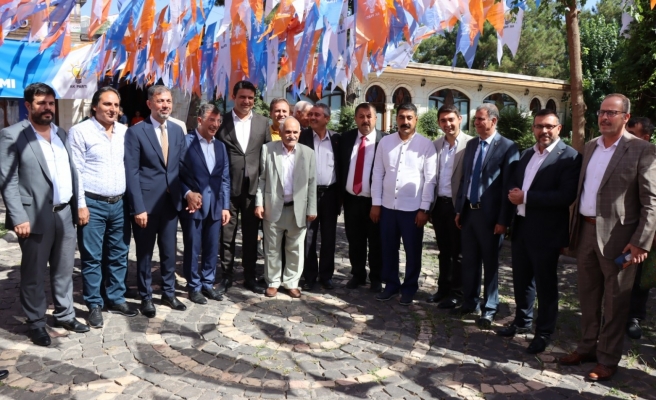 AK Parti’de bayramlaşma coşkusu