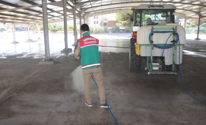 Karaköprü'de kurban kesim yerlerinde temizlik çalışması