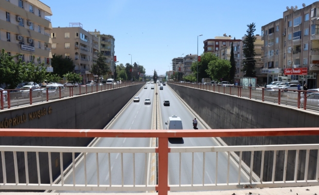 Büyükşehir deforme olan demir korkulukları onardı