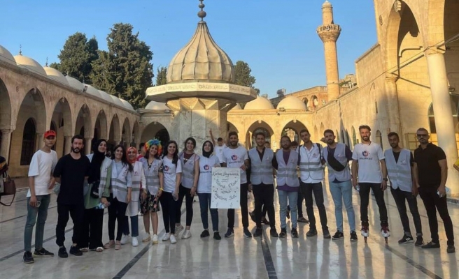 Urfa'da çocuklar için sokak sokak gezdiler