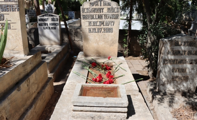 Urfalı merhum ses sanatçısı mezarı başında anıldı