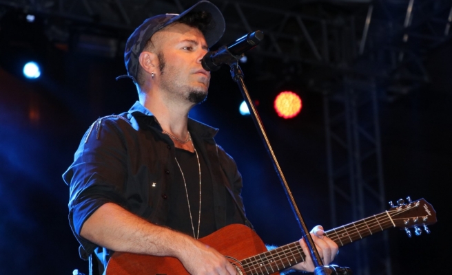 Şanlıurfa’da Emre Aydın sahne aldı